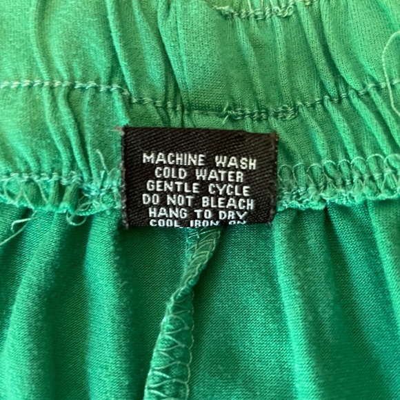 Green White Women’s Athletic Shorts Size Large Sporty Athleisure Streetwear EUC - Picture 8 of 11